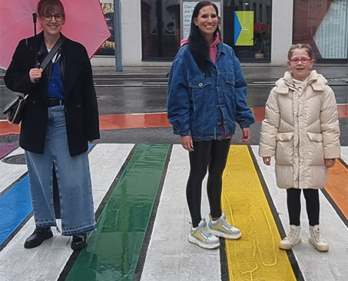 Regenbogen-Zebrastreifen in Mödling