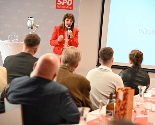 Vizebürgermeisterin Silvia Drechsler beim Fest-Akt zum 1. Mai der SPÖ Mödling