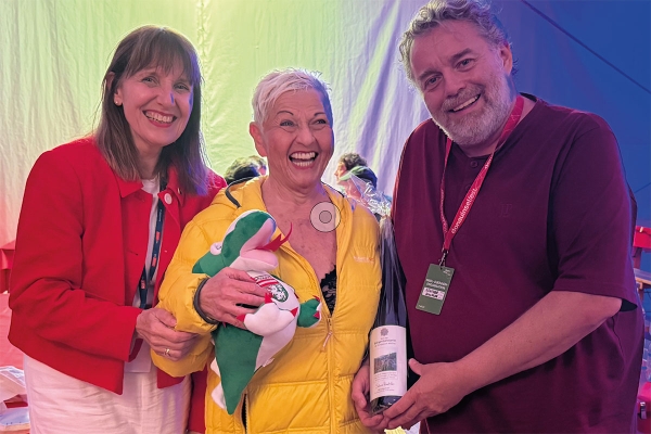 Bürgermeisterin Silvia Drechsler besucht die Jazz Gitti am Donauinselfest