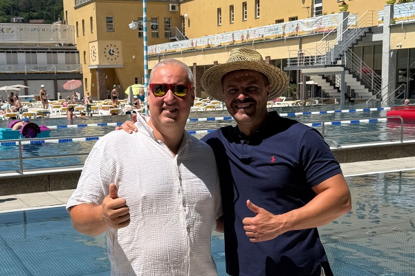 Stadtrat Markus Gilly und Bad-Direktor Mehmed Alajbeg im Stadtbad Mödling
