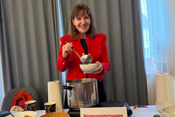 Bürgermeisteirn Silvia Drechsler beim 21. Suppenbrunch