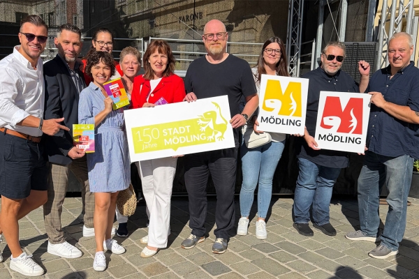 Die Stadt- und Gemeinderät:innen der SPÖ beim Stadtfest anlässlich 150 Jahre Mödling